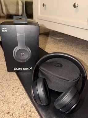 Beats by Dre Solo3 Wireless Headphones - Black
